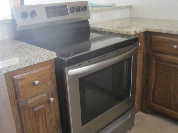 4th image of 2326 Cedar Crest Dr