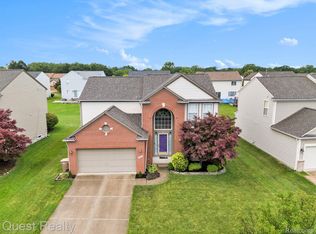 1537 Pebble Beach Dr, Pontiac, MI 48340