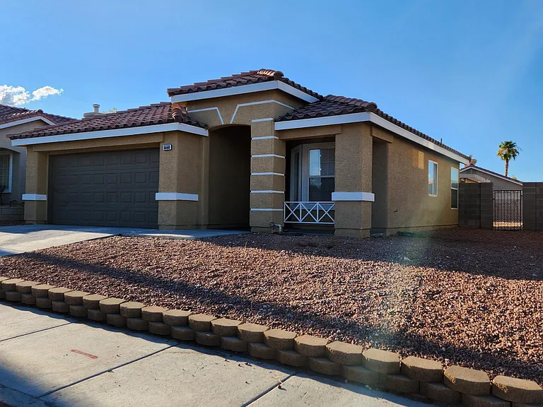 Lost Dutchman Dr — Photo 1
