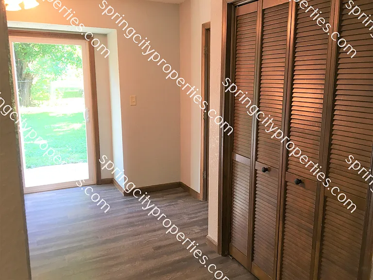 101 W Long Ln — Photo 9