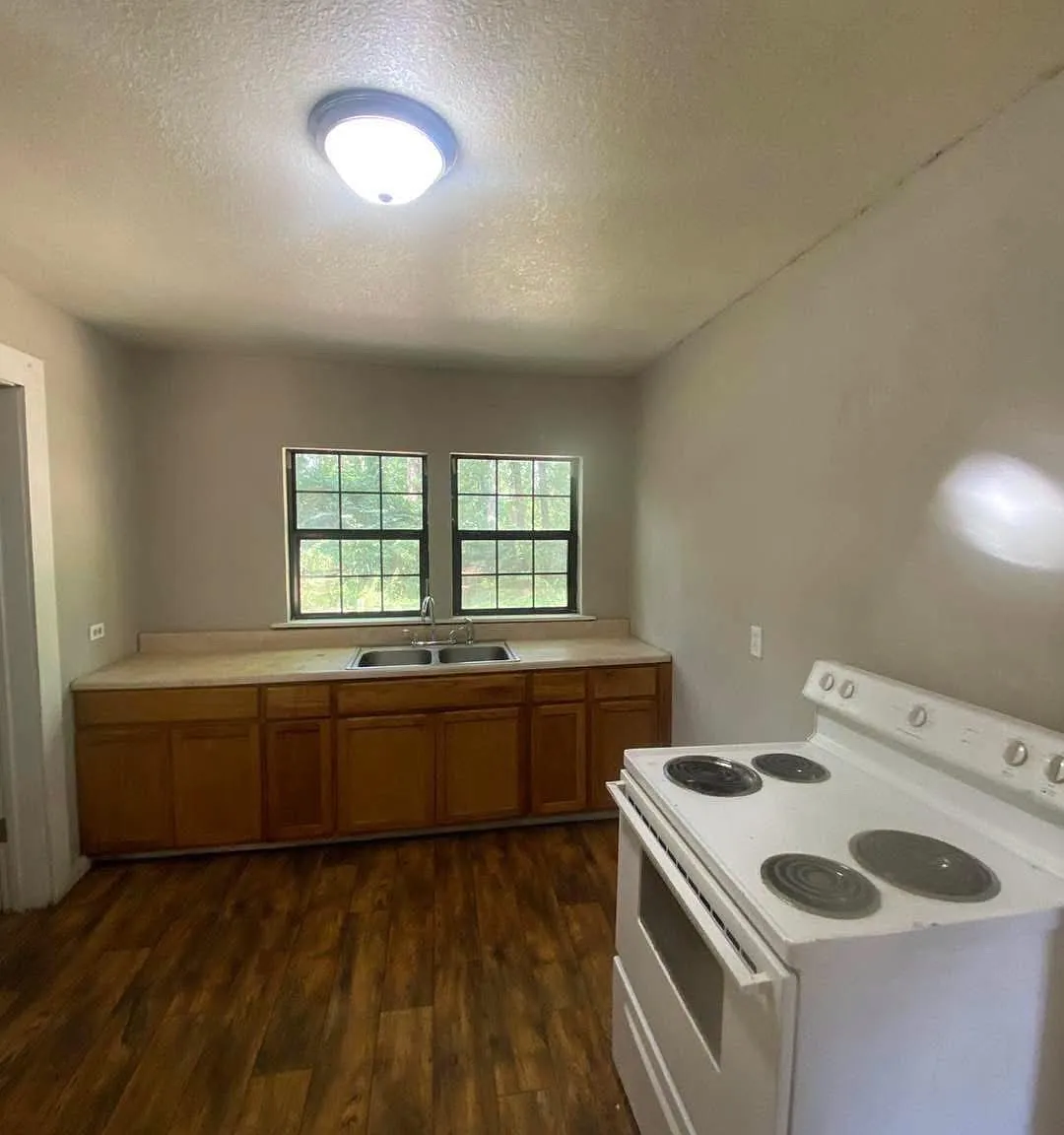 2 bed, $700 — Photo 2