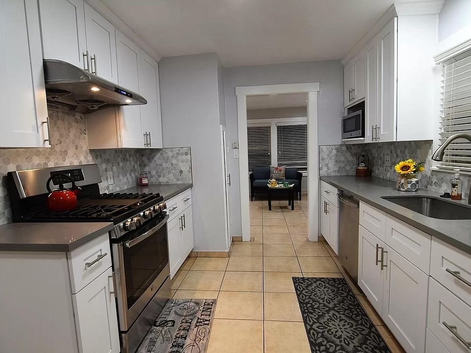 1st image of 86 Brooklyn Ave