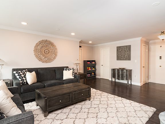 5th image of 200 High Point Dr APT 505