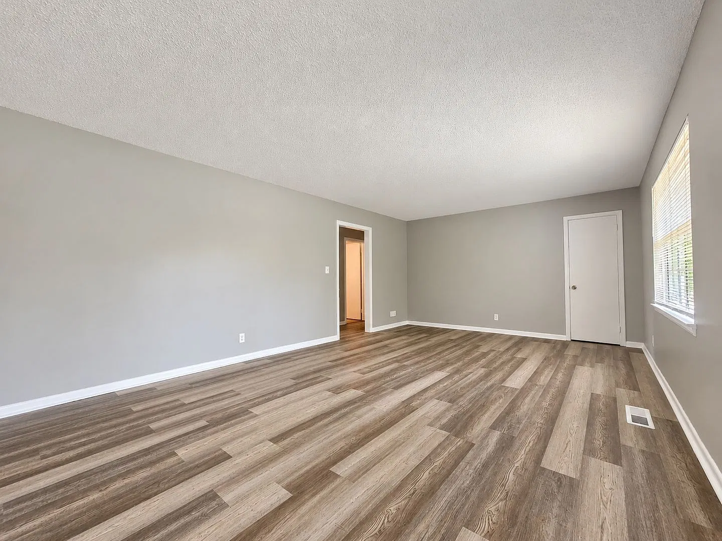 2 bed, 1.5 bath, 1240 sqft, $1,195 — Photo 2