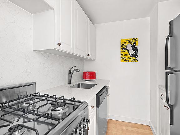 3rd image of 111 3rd Ave APT 17B