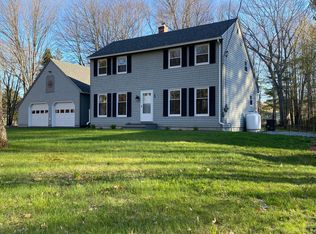 25 Ivanhoe Dr, Topsham, ME 04086