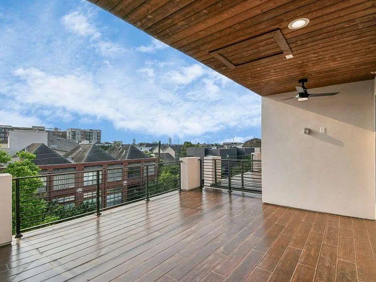 1320 Eberhard St — Photo 41