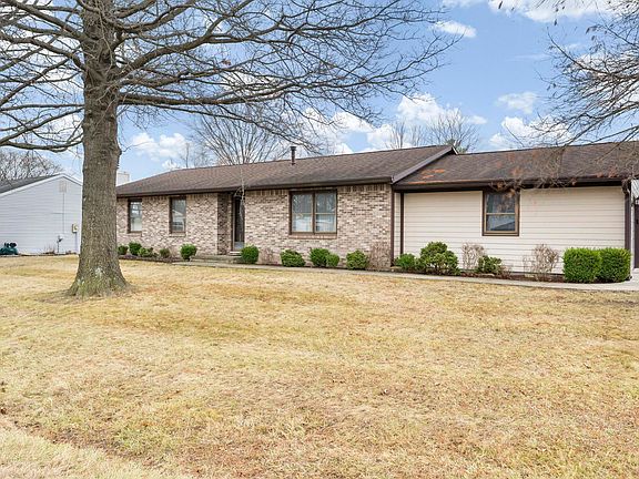 2nd image of 836 Foxwood Dr