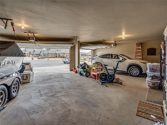 4th image of 9001 SW 38th Ter