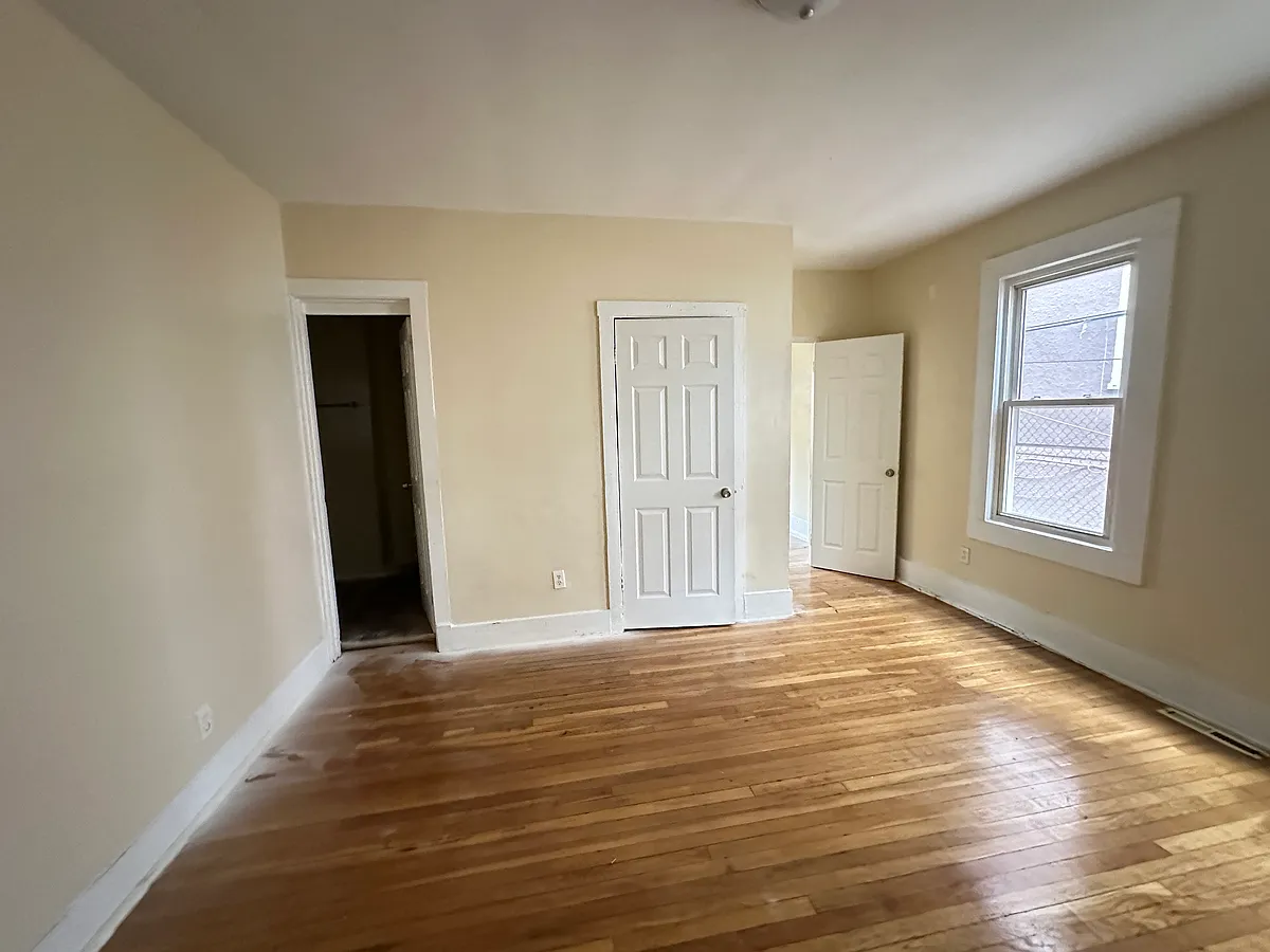 Photo 1 of 9 - 401 Sherman Ave #1 - New Haven, CT Primary Photo - 401 Sherman Ave #1