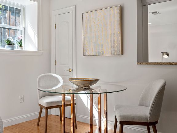 3rd image of 19 Worcester Sq APT 1
