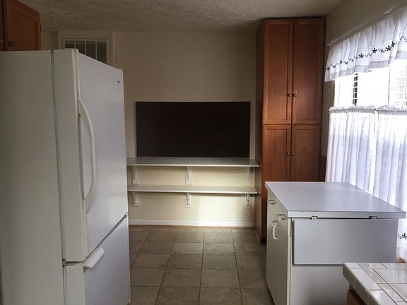 3rd image of 70 Barrensdale Dr