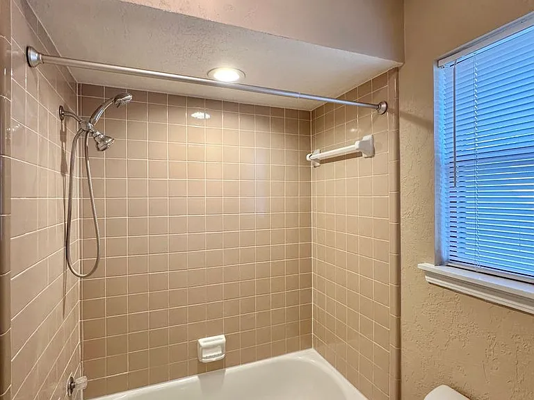 1103 NW Willow Pl — Photo 28
