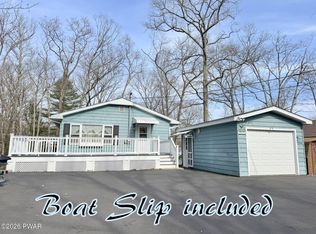 13 Oak Dr, Lakeville, PA 18438