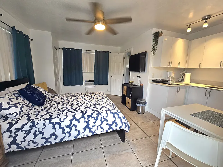 1724 McKinley St #9 — Photo 3