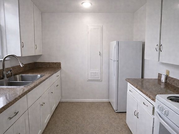 3rd image of 4586 California Ave #4586