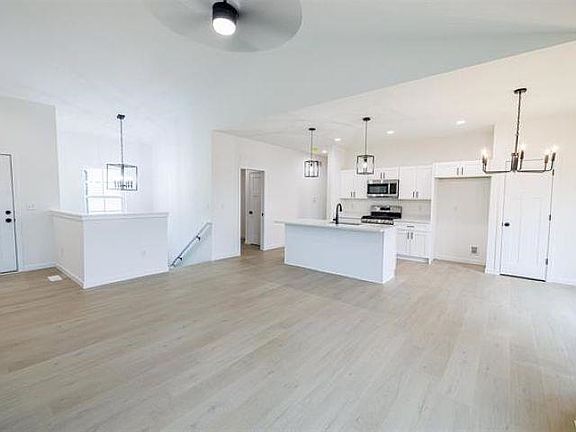 3rd image of 14212 Prairie Commons Ln