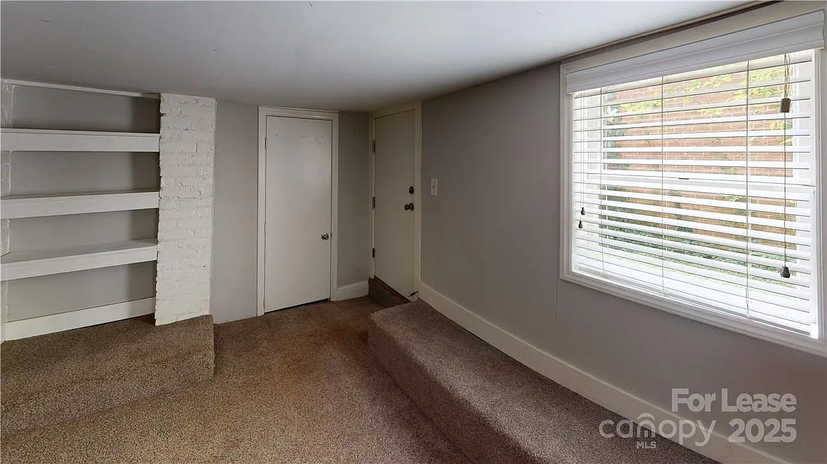Studio, 1.0 bath, 275 sqft, $950 — Photo 4