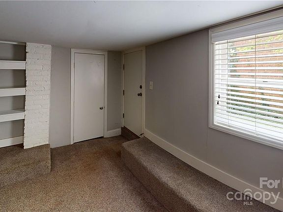 4th image of 428 Hawthorne Ln #9
