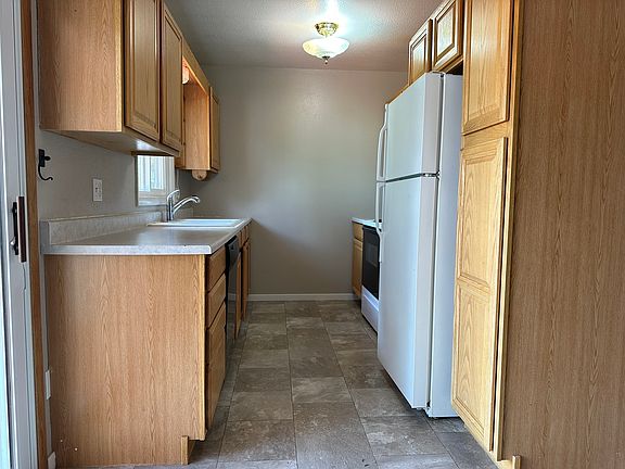 Kitchen - Refrigerator, dishwasher, microwave, oven/range