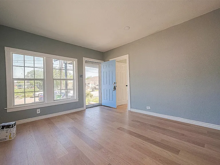 4704 Farmer St — Photo 5