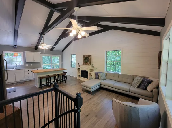 1377 Four Seasons Dr, Smithville, TN 37166