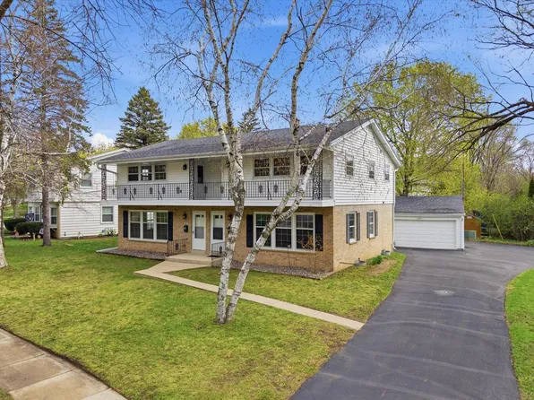 W56N710 Hawthorne AVENUE, Cedarburg, WI 53012