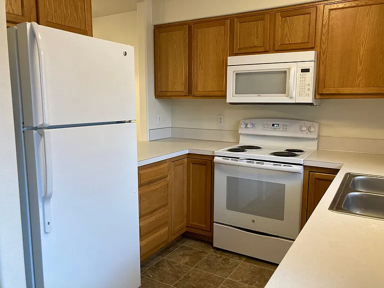 Two Bedroom Duplex in South Salem, Landscaping Included! — Photo 6