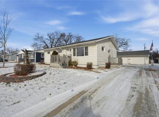 1204 Bowler St, Hiawatha, IA 52233