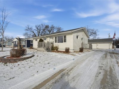 1204 Bowler St, Hiawatha, IA, 52233