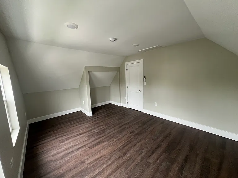 13 Columbia Ave — Photo 31