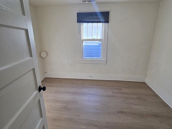 3rd image of 915 S 10th St