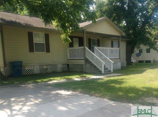 16 Calhoun St, Claxton, GA 30417