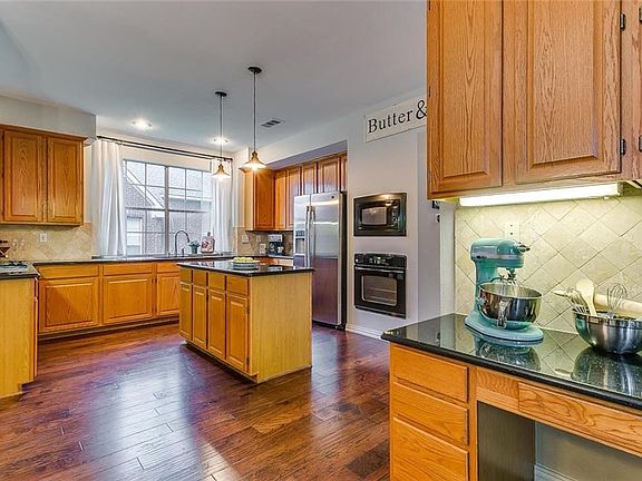 3rd image of 617 Forest Bend Dr