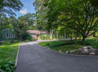 125 Greendale Dr W, Oak Ridge, NJ 07438