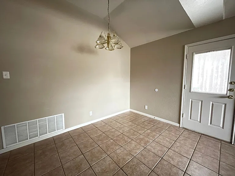 4702 John David Dr — Photo 5
