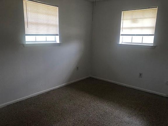 5th image of 129 Hawkins St