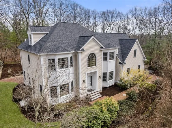 57 Flint Locke Ln, Medfield, MA 02052