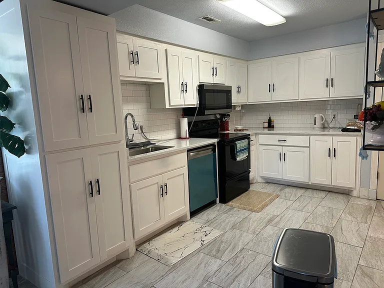 2705 W Beech St — Photo 6