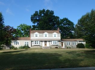 11 Walnut St, Farmingdale, NJ 07727