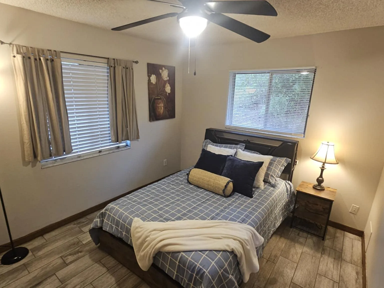 4 bed, 3.0 bath, 2450 sqft, $819 — Photo 2