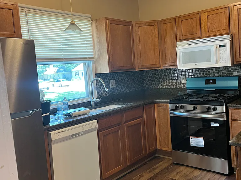 501 S May St — Photo 14