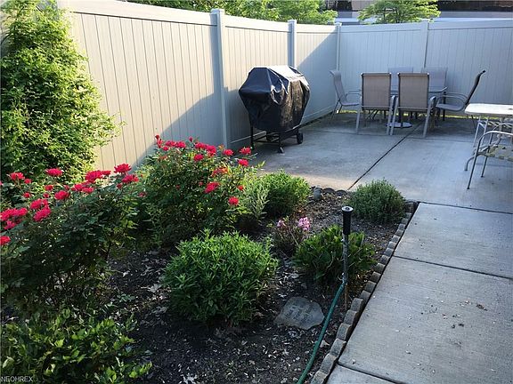 5th image of 117 Fox Hollow Ct #117