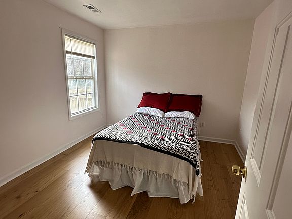 3rd image of 4 Donnelly Ct #3-3-1