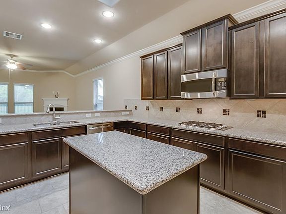 4th image of 102 W Wading Pond Cir