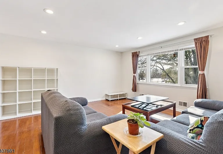 3 Stafford Dr — Photo 4
