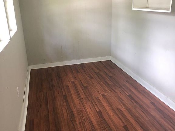5th image of 609 Water St