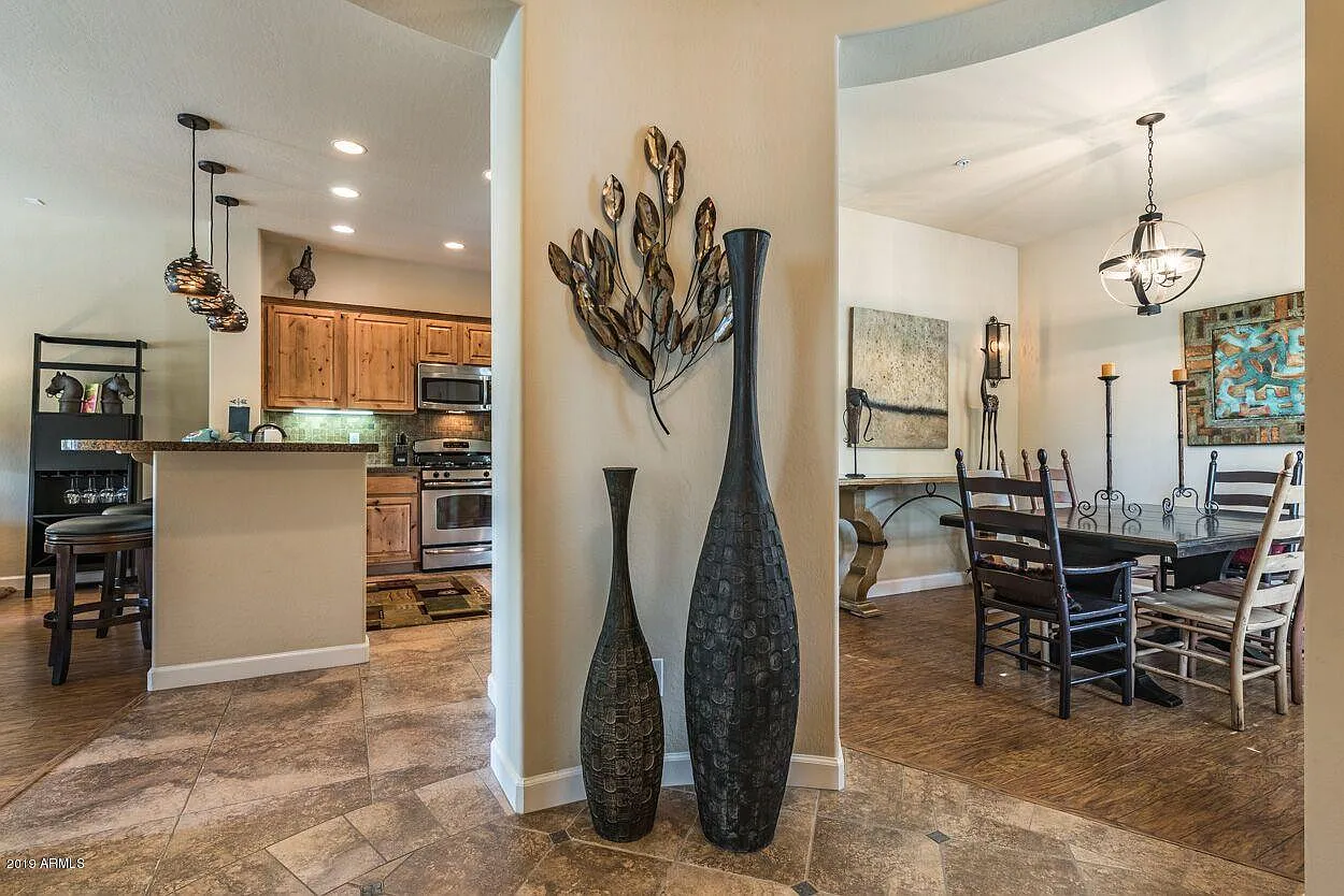 3 bed, 2.5 bath, 1810 sqft, $4,500 — Photo 2