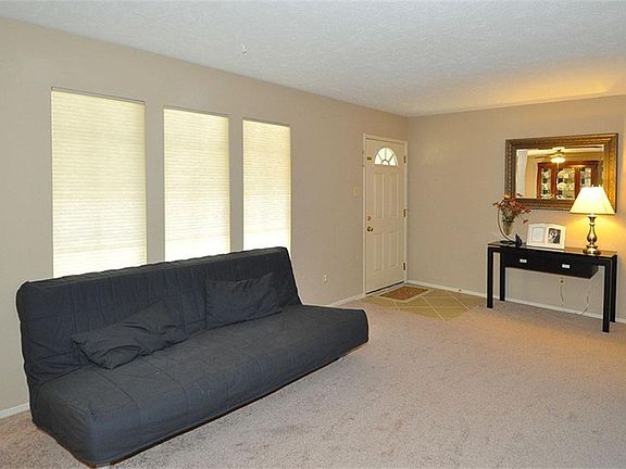 5th image of 3019 Falling Brook Dr