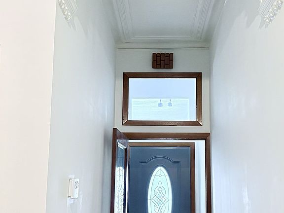 4th image of 198 McCaul St